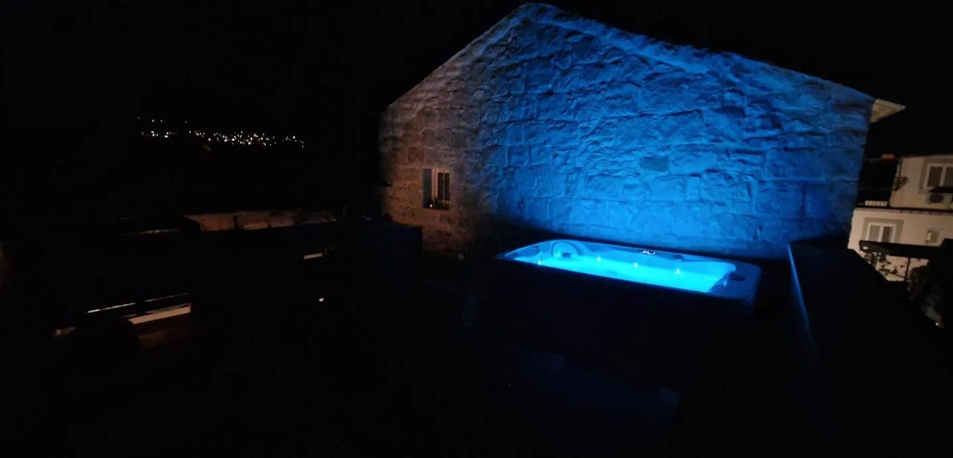 Viu2 Castle Villa Kastela 0*,  Croatia