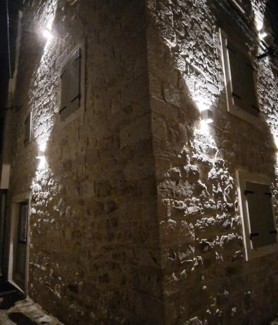 Viu2 Castle Villa Kastela 0*,  Croatia