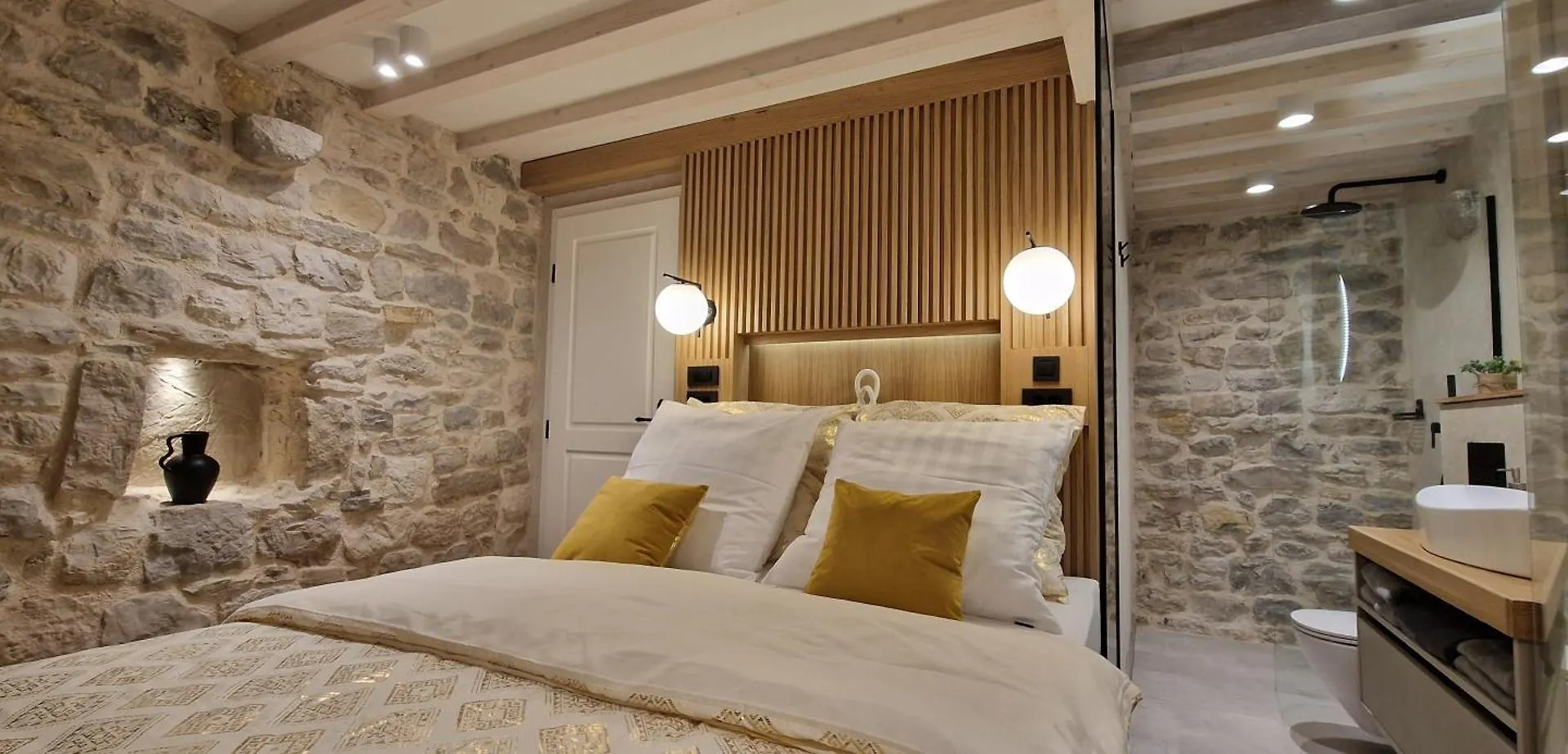 Viu2 Castle Villa Kastela